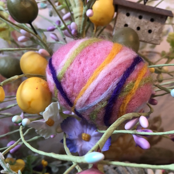 Handmade needle felted Easter egg collectable spring decoration - Picture 2 of 7